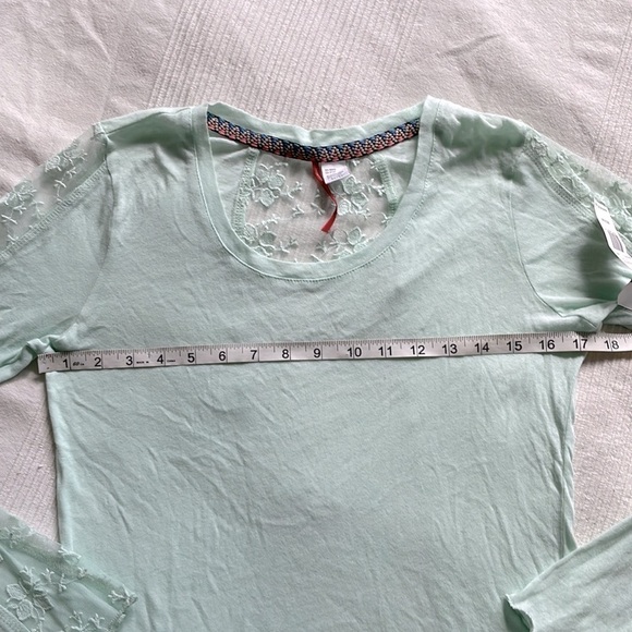 ELEMENT Mint Green Lace Detail Long Sleeve T-Shirt Size Medium NWT - Picture 5 of 7